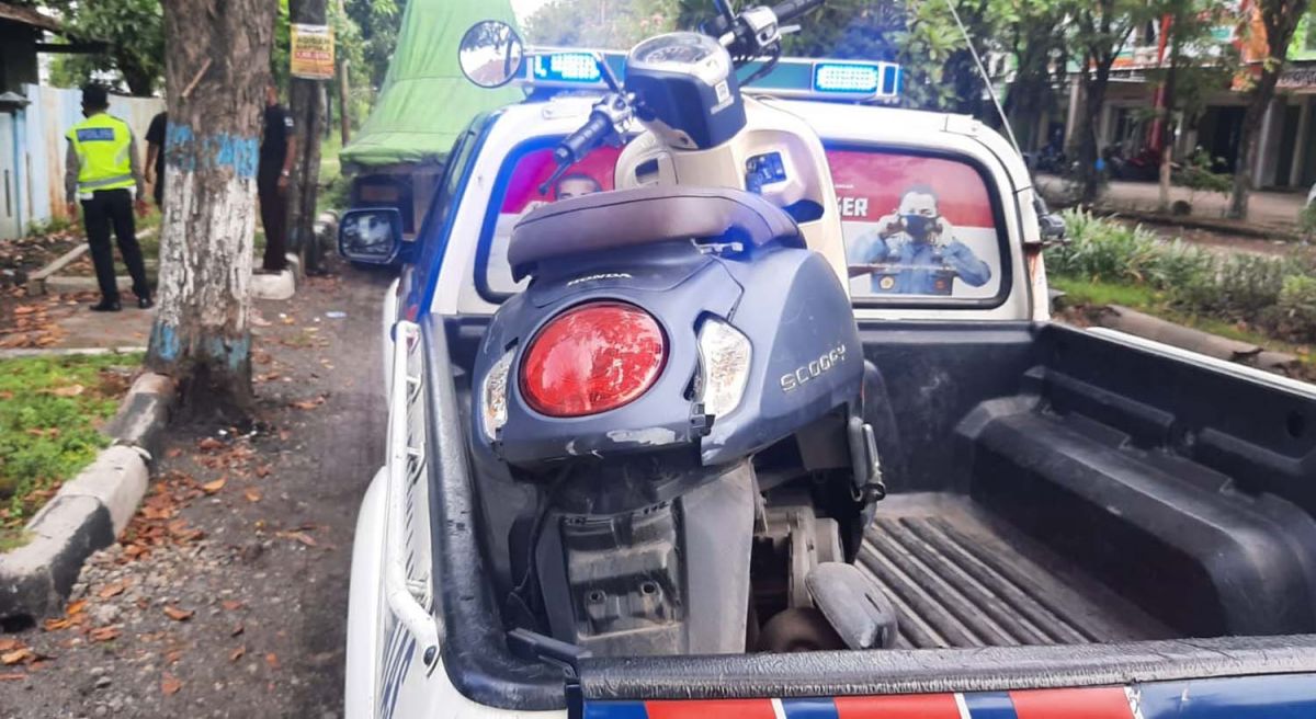 Motor yang terlibat kecelakaan di Lamongan hingga menewaskan ibu dan anak (Foto: Humas Polres Lamongan for jatimnow.com)