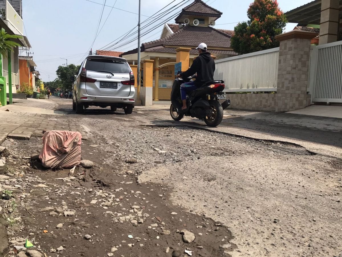 Jalan Rusak di Buduran Belum Tertangani, Warga: Disidak Wabup Tetap Nggak Ngefek