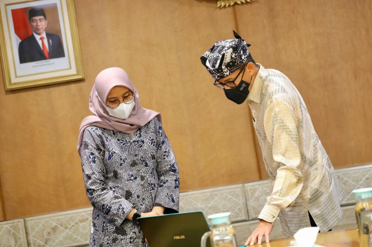 Bupati Banyuwangi Ipuk Fiestiandani saat bertemu Menparekraf Sandiaga Uno di Jakarta (Foto-foto: Humas Pemkab Banyuwangi)