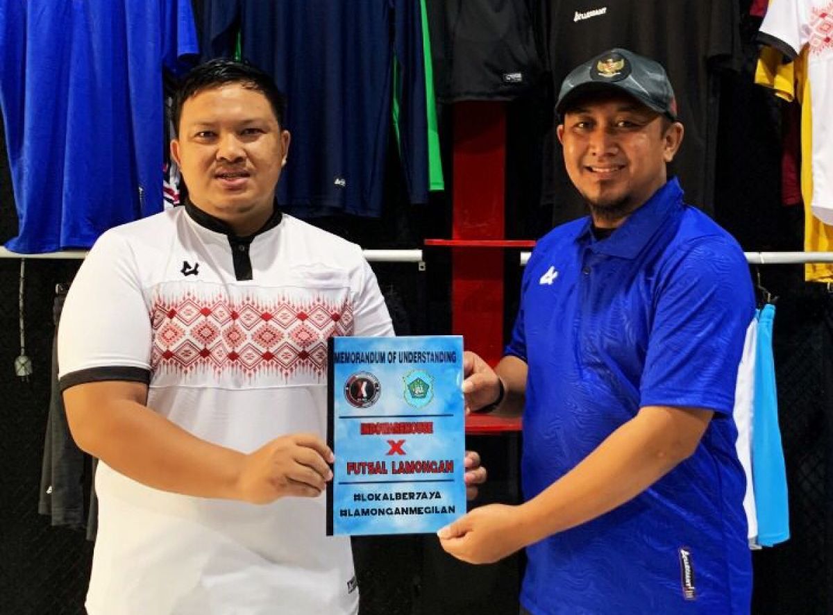 Harryanto owner Indowarehouse (kiri) dan Yunan Achmadi (kanan) Ketua AFK Lamongan (Foto: Indowarehouse for jatimnow.com)