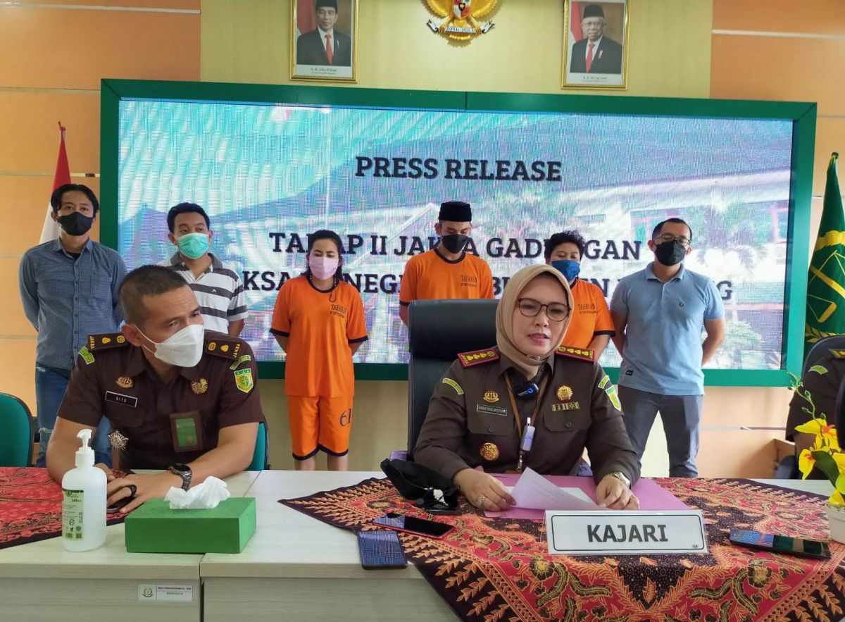 Kejaksaan menerima pelimpahan tahap 2, kasus penipuan bermodus mengaku jaksa. (Foto: Humas Polres Malang/jatimnow.com)