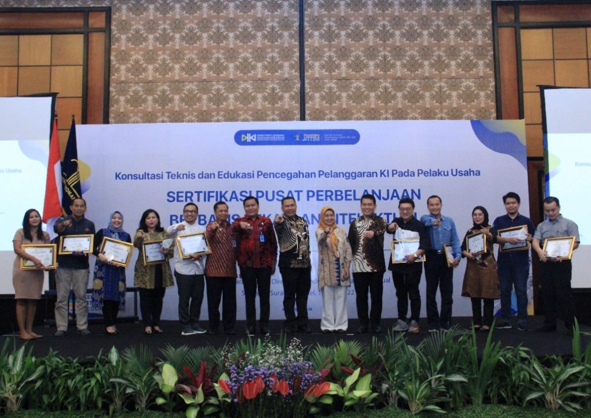 DJKI bersama Kanwil Kemenkumham Jatim mencanangkan Program Sertifikasi Pusat Perbelanjaan yang berbasis Kekayaan Intelektual. (Foto: Humas kemenkumham jatim/jatimnow.com)