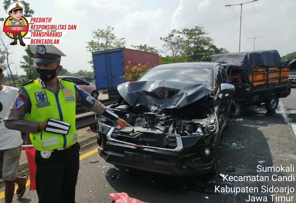 Kecelakaan beruntun tiga mobil di Tol Sidoarjo-Porong (Foto: Sat PJR Polda Jatim for jatimnow.com)