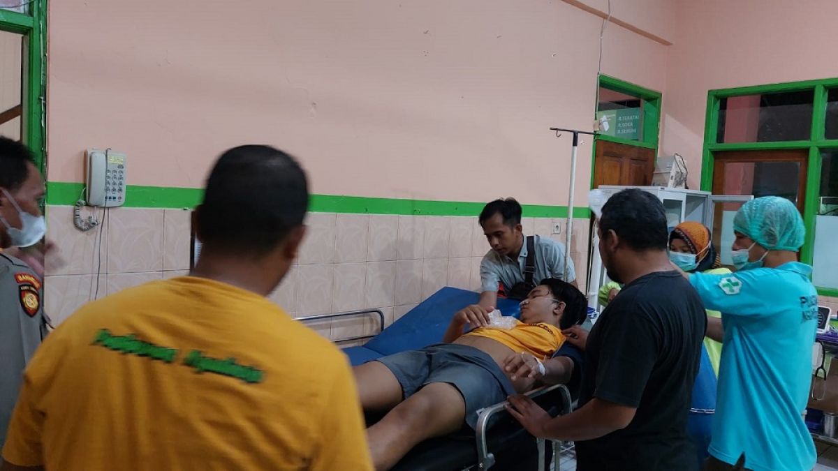 Korban selamat saat dirawat di Puskesmas Ngadirojo (Foto: Polres Pacitan for jatimnow.com)