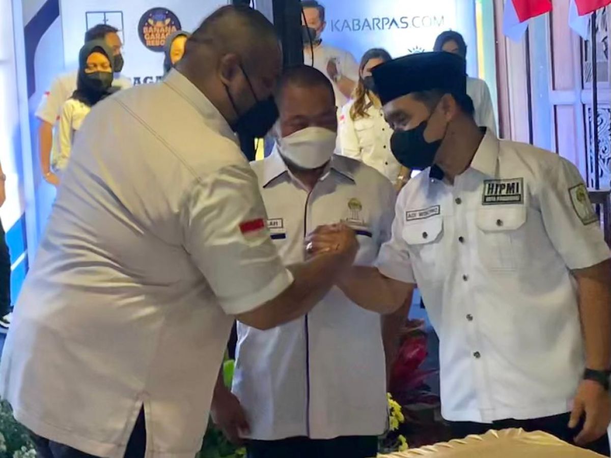 Wakil Wali Kota Pasuruan Adi Wibowo menghadiri pelantikan Badan Pengurus Cabang (BPC) Himpunan Pengusaha Muda Indonesia (HIPMI) Kota Pasuruan.(Foto: Humas Pemkot Pasuruan)