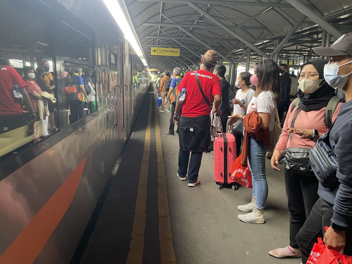 Pemudik menggunakan jasa angkutan lebaran kereta api di wilayah Daop 8 Surabaya. (Foto: Humas Daop 8/jatimnow.com)