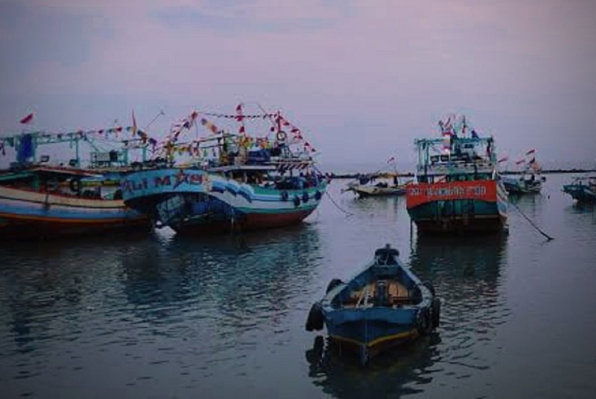 Aktivitas nelayan di perairan Lamongan. (Foto: Dok. Adit/jatimnow.com)