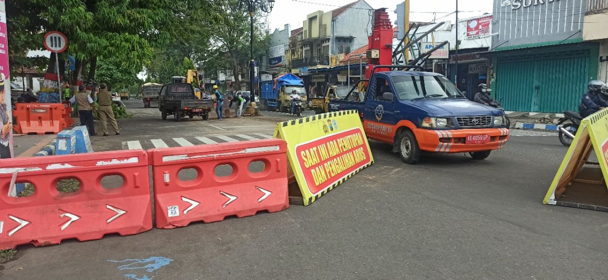 Pembangunan pedestrian Jalan Urip Sumoharjo Ponorogo dimulai. (Foto: Mita Kusuma/jatimnow.com)
