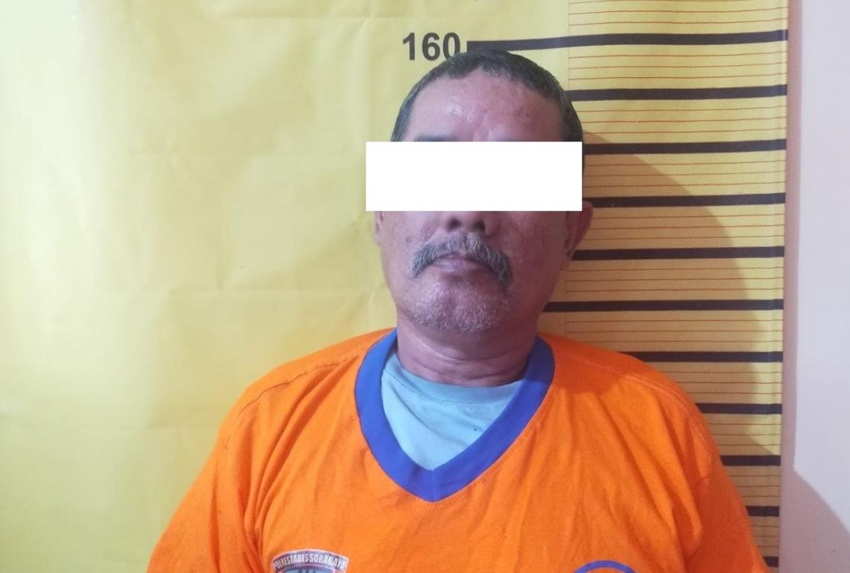 Tersangka Choirul Anam saat diamankan di Polsek Tambaksari. (Foto: Polsek Tambaksari/jatimnow.com)