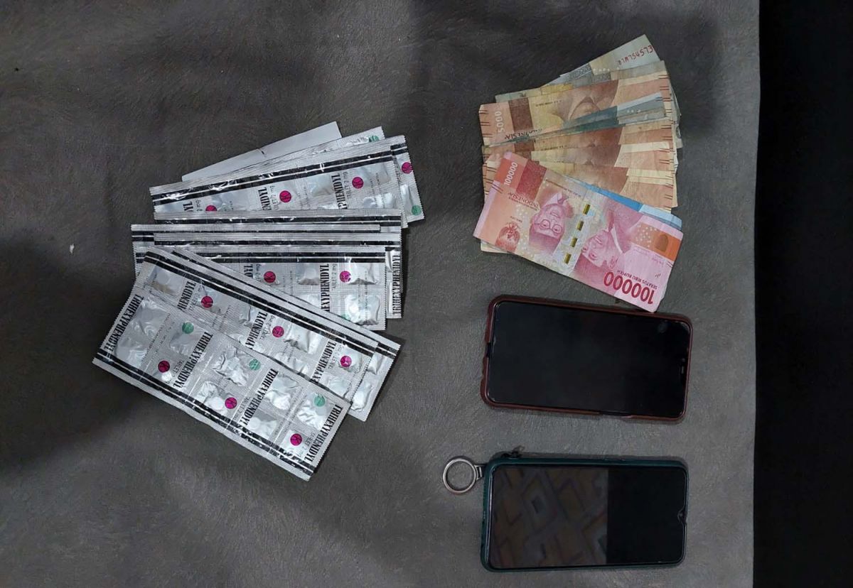 Barang bukti yang disita dari penyergapan transaksi pil koplo (Foto: Humas Polres Probolinggo Kota)