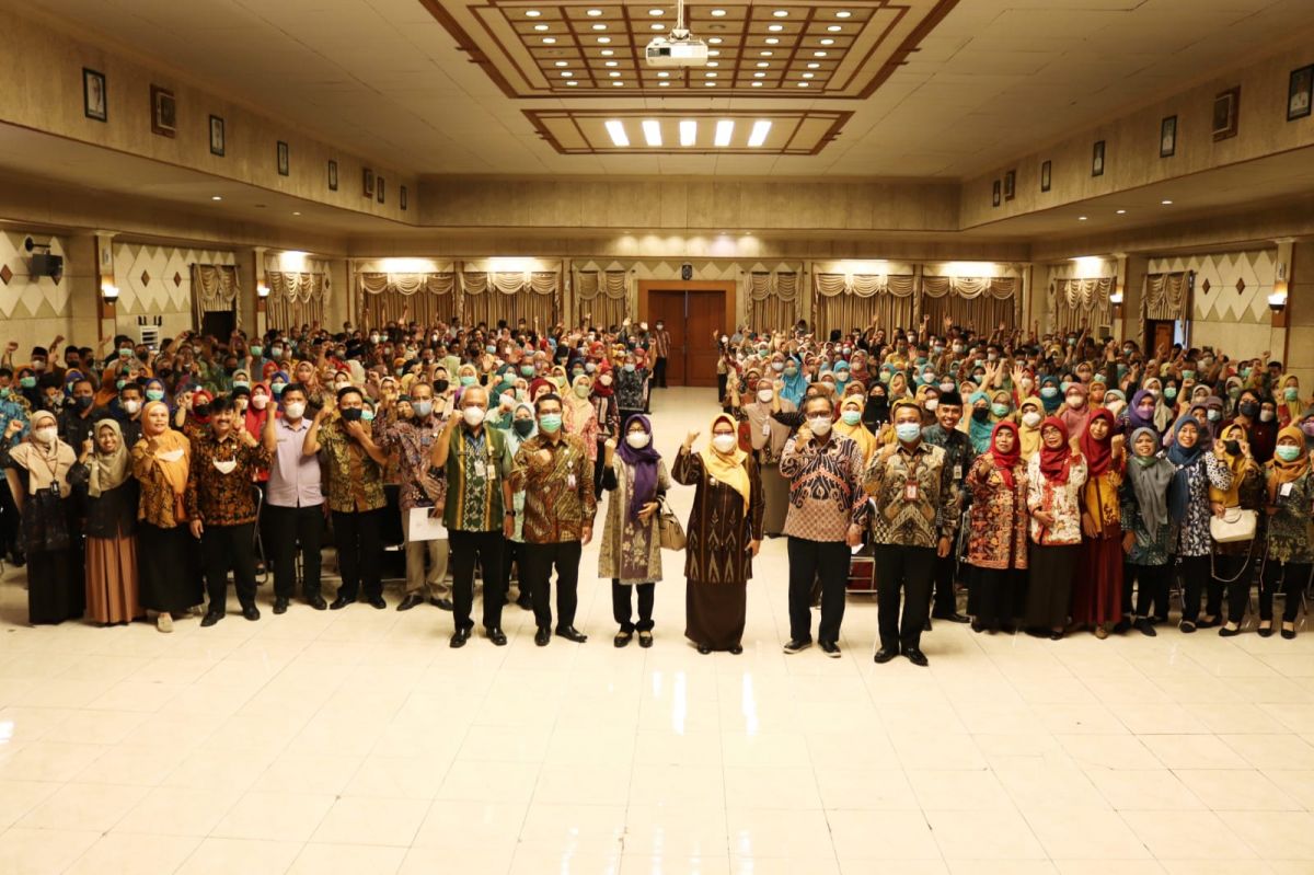 527 PNS Pemkab Gresik menerima SK kenaikan pangkat. (Foto:  Humas Pemkab Gresik for jatimnow.com)