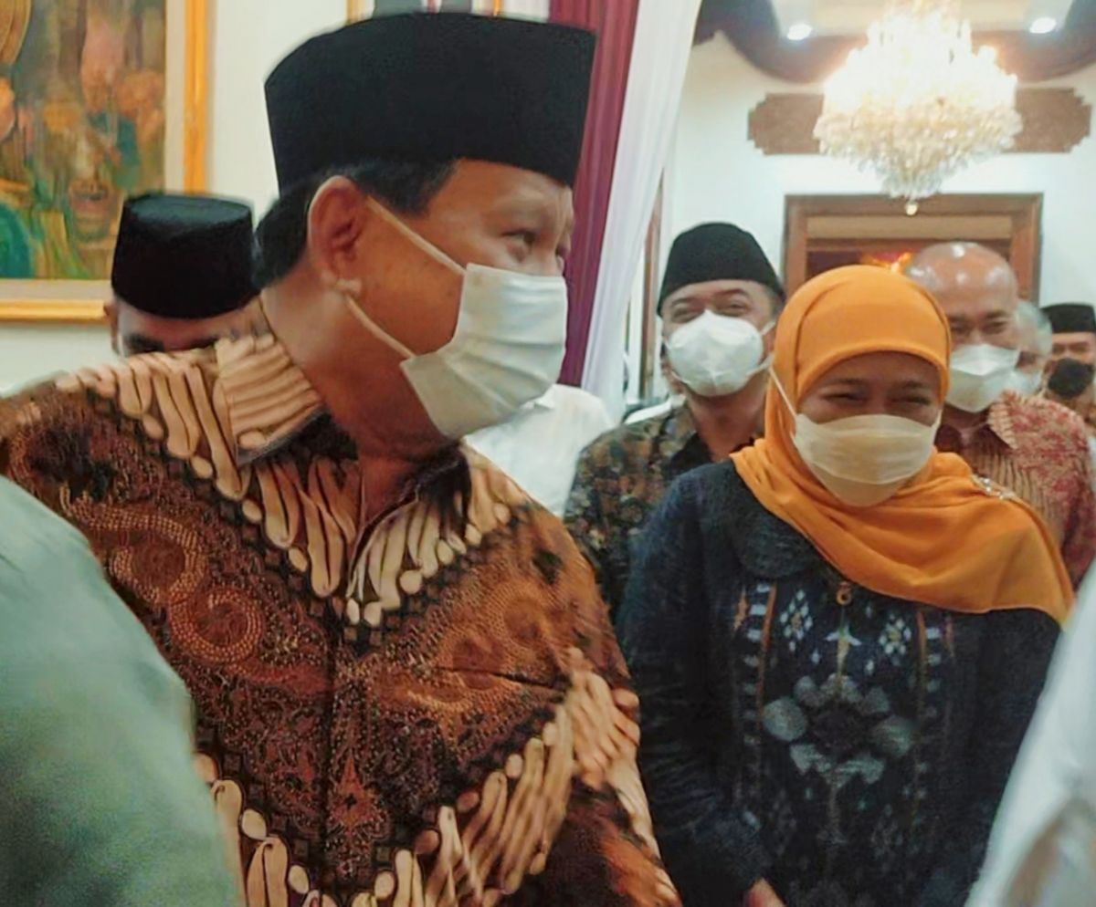 Prabowo Subianto bersama Gubernur Khofifah saat di Gedung Negara Grahadi. (Foto: Farizal Tito/jatimnow.com)