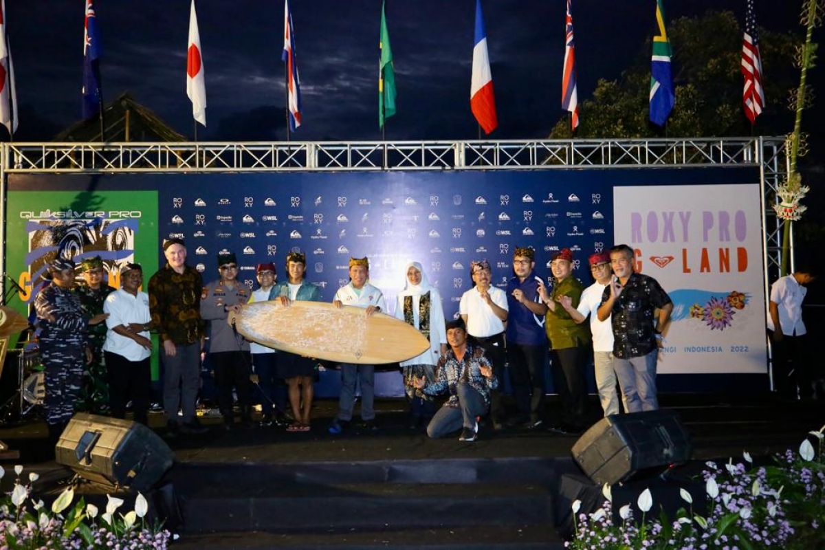 Menteri Pemuda dan Olahraga (Menpora RI) Zainudin Amali  membuka World Surf League (WSL) Championship Tour 2022.(Foto: Humas Pemkab Banyuwangi)