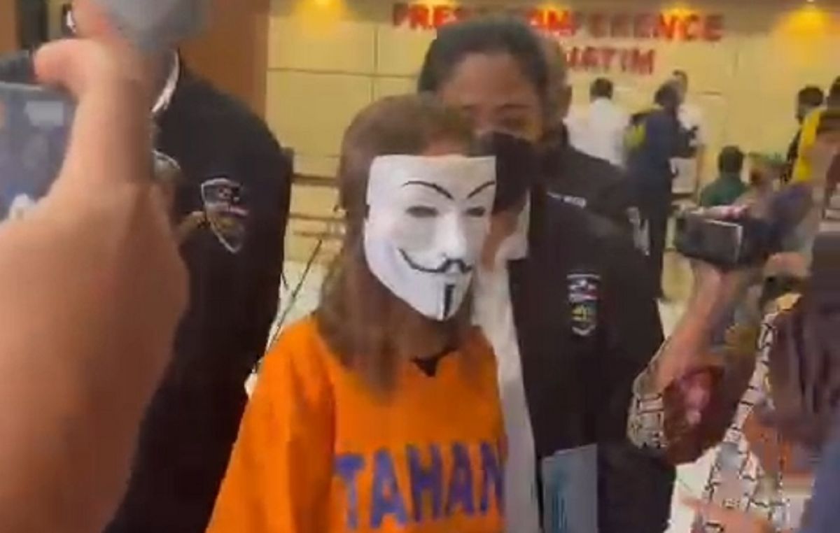 Anggrita Putri Khaleda saat di Mapolda Jatim. (Foto: Dok. jatimnow.com)