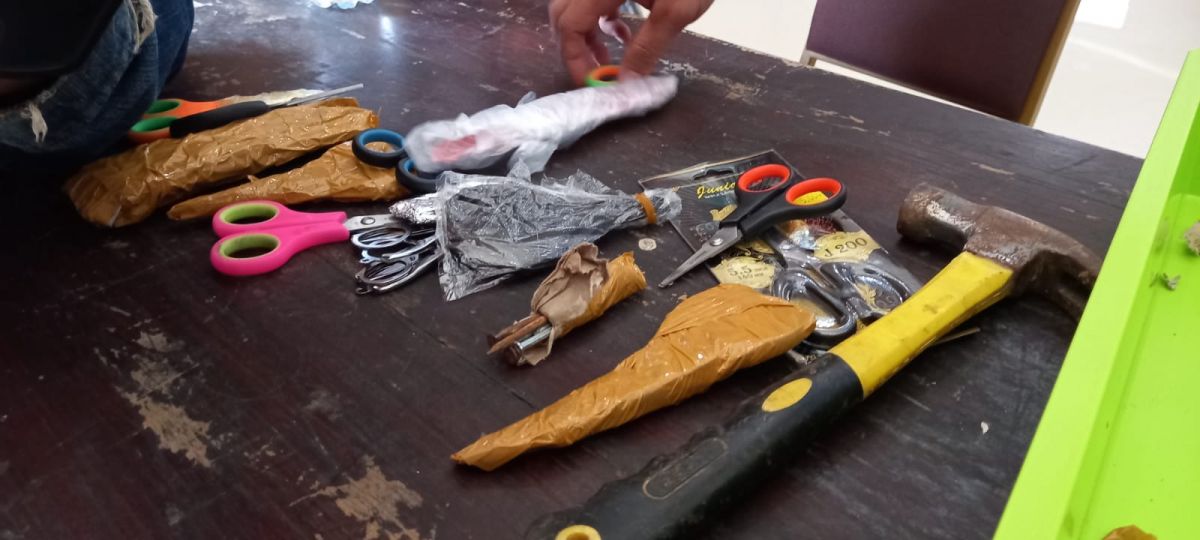 Barang-barang sitaan dari jamaah haji asal Kabupaten Lamongan. (Foto: Ni'am Kurniawan/jatimnow.com)