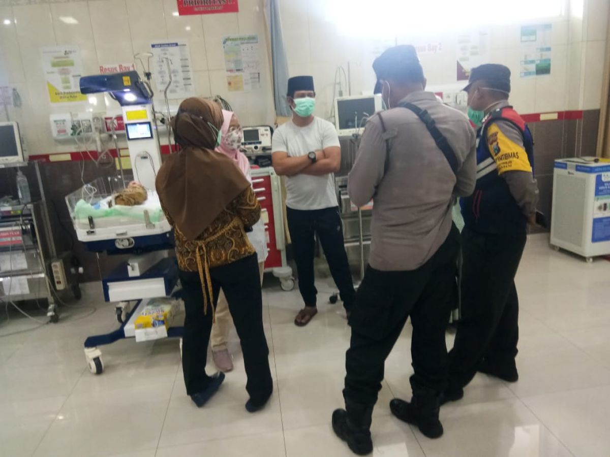 Bayi yang dibuang PD, janda di Kediri yang dirawat di RS Bhayangkara Kota Kediri. (Foto: Humas Polsek Ngasem/jatimnow.com)