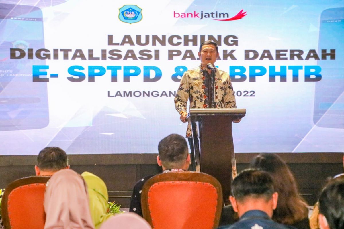Bupati Lamongan Yuhronur Efendi saat launching gebrakan baru di bidang perpajakan.(Foto: Humas Pemkab Lamongan for jatimnow.com)