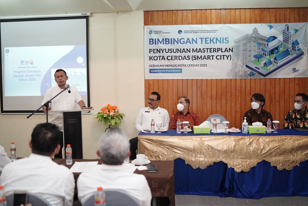 Bupati Ponorogo Sugiri Sancoko saat Bimtek penyusunan master plan smart city di Hotel Maesa. (Foto: Prokpim Pemkab Ponorogo/jatimnow.com)