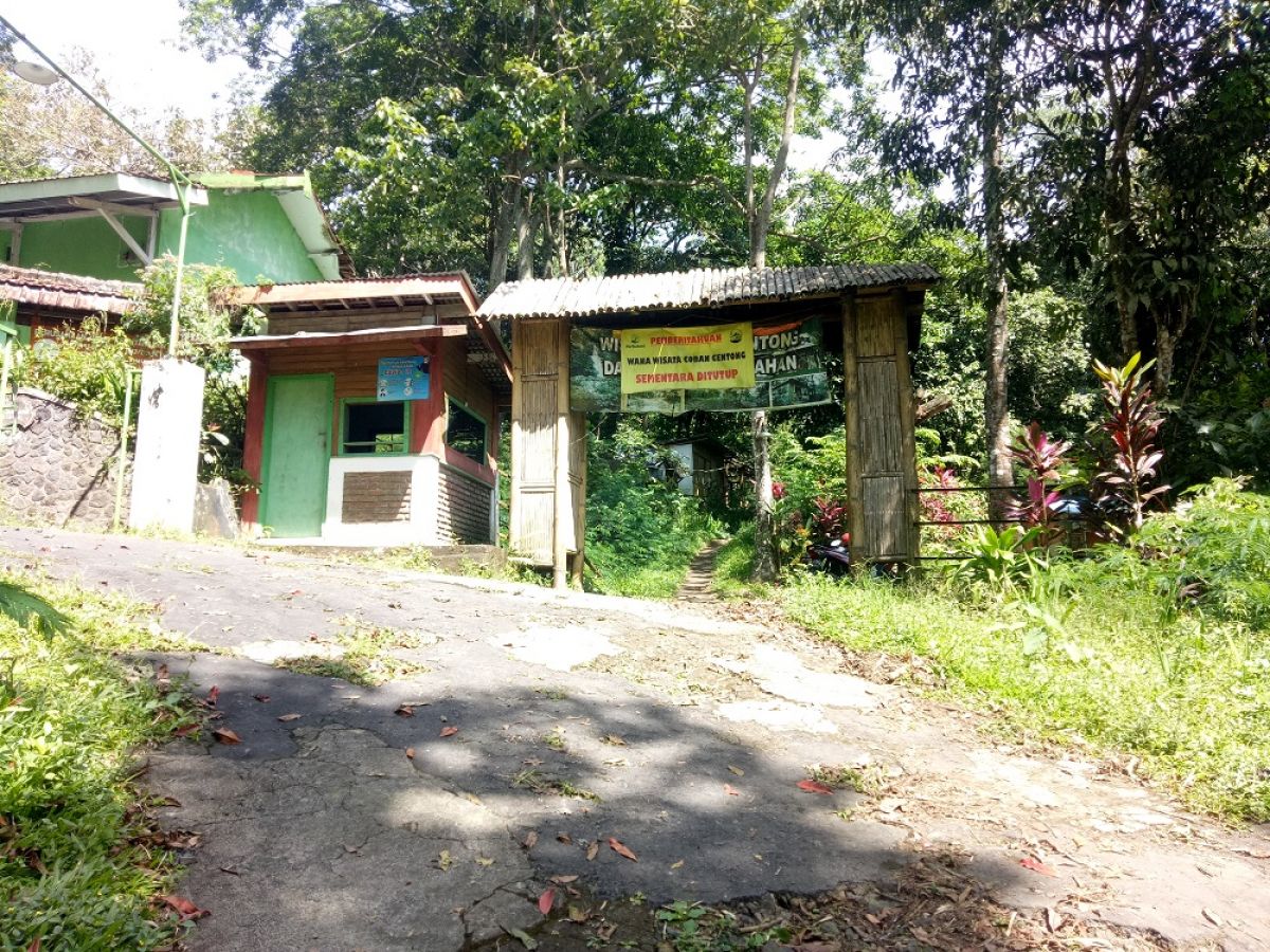 Gerbang masuk air terjun Coban Centong. (Foto: Moch Rois/jatimnow.com)