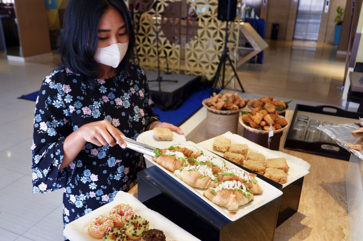Acara makan bersama kesayangan, semakin berkesan dengan promo all you can eat di Crown Prince Hotel. (Foto: Crown Prince Hotel Surabaya/jatimnow.com)