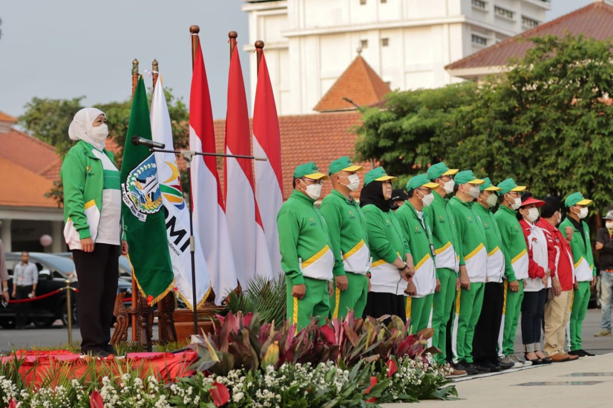 Lepas Kontingen Fornas, Khofifah Titip Pesan Promosikan Bumi Majapahit