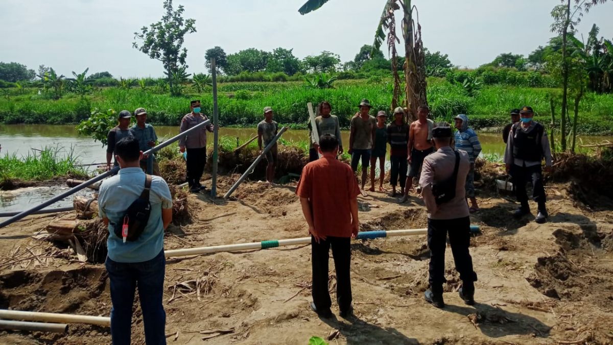 Penertiban tambang pasir ilegal di Kunjang, Kediri (Foto: Humas Polsek Kunjang/jatimnow.com)