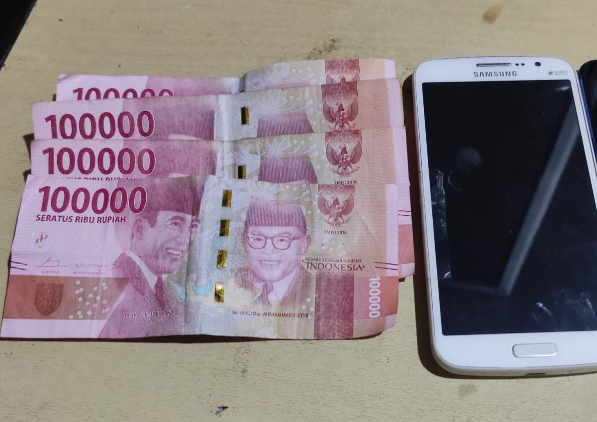 Prostitusi Online di Hotel Kawasan Tambaksari Surabaya, Ini BB yang Disita