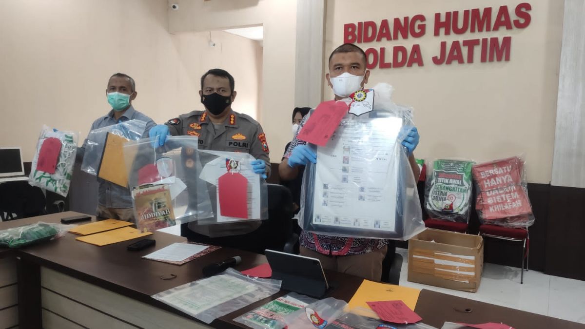 Polda Jatim menetapkan Ketua Khilafatul Muslimin Surabaya Raya jadi tersangka. (Foto: Zain Ahmad/jatimnow.com)
