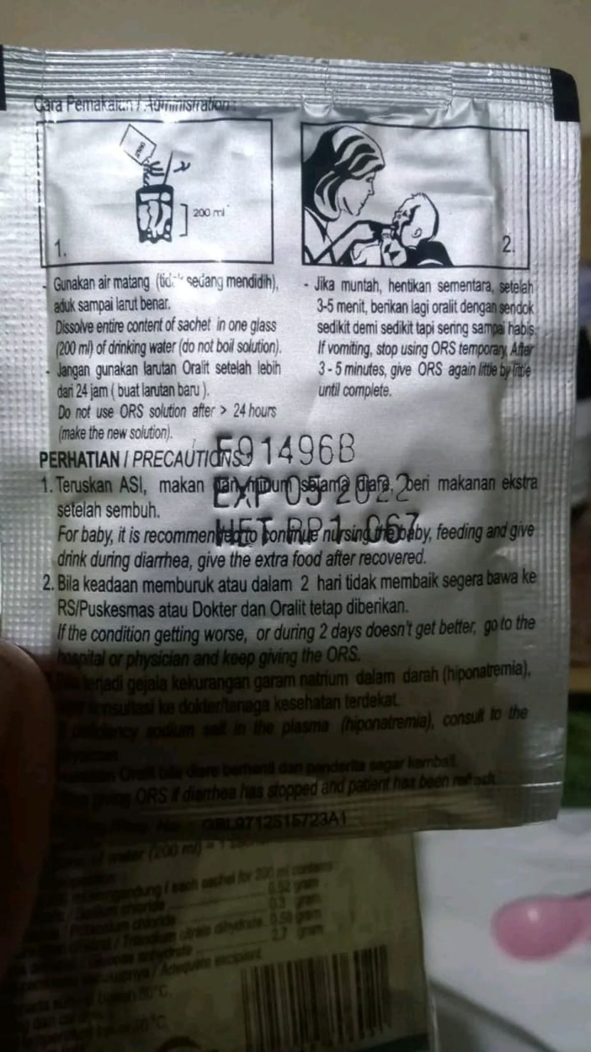 Obat kadaluarsa yang diberikan Puskesmas Bandarkedungmulyo. (Foto: Elok Aprianto/jatimnow.com)