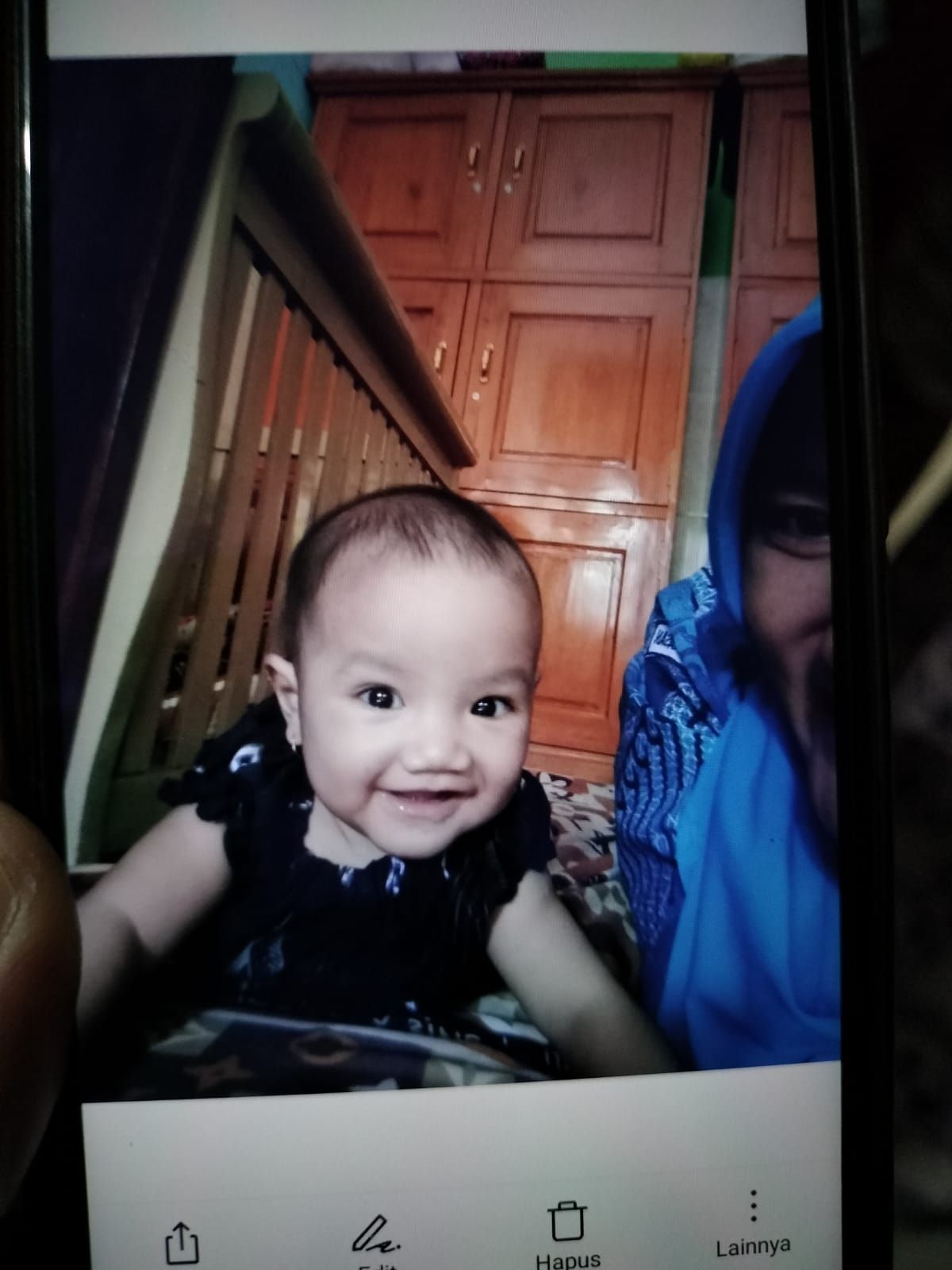 Foto bayi yang dibawa kabur wanita tak dikenal.(Foto: grup WhatsApp)