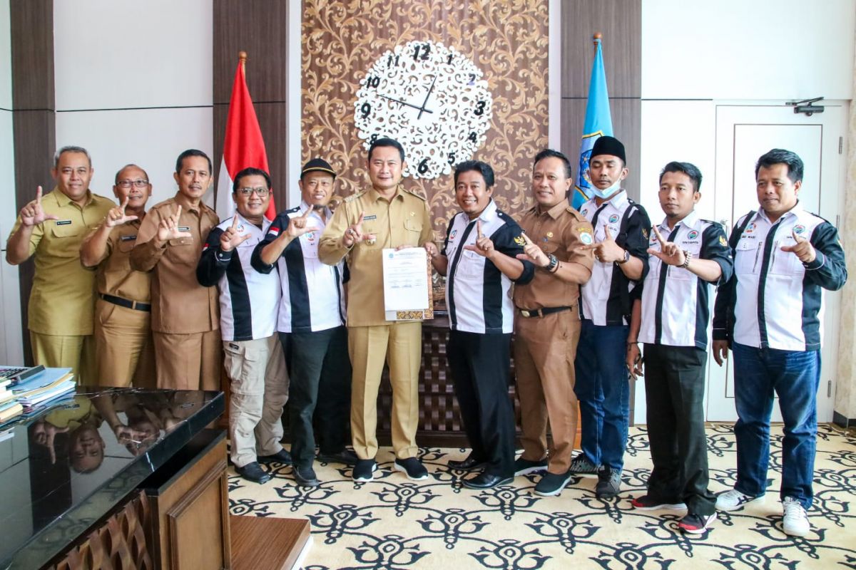 Bupati Lamongan Yuhronur Efendi beserta jajaran saat menggelar pemaparan Indeks Desa Mmbangun (Foto: Humas Pemkab Lamongan for jatimnow.com)