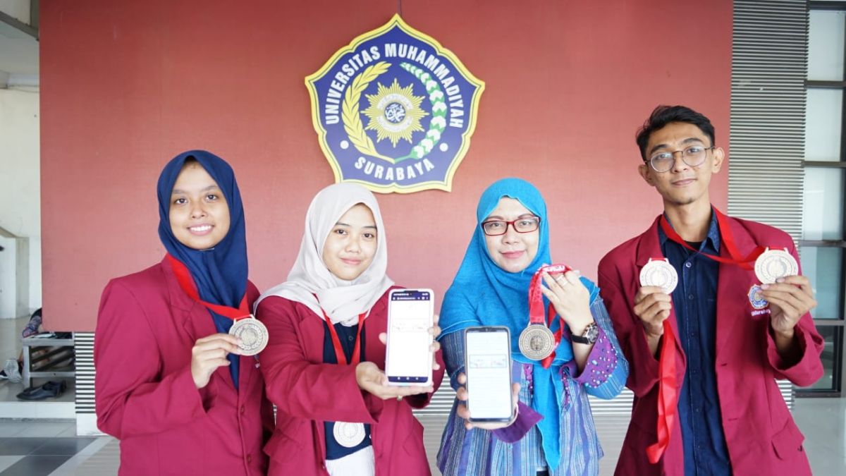Empat Mahasiswa FK UMSurabaya pencipta Aplikasi Aikko untuk deteksi stunting (Foto: Humas UMSurabaya)