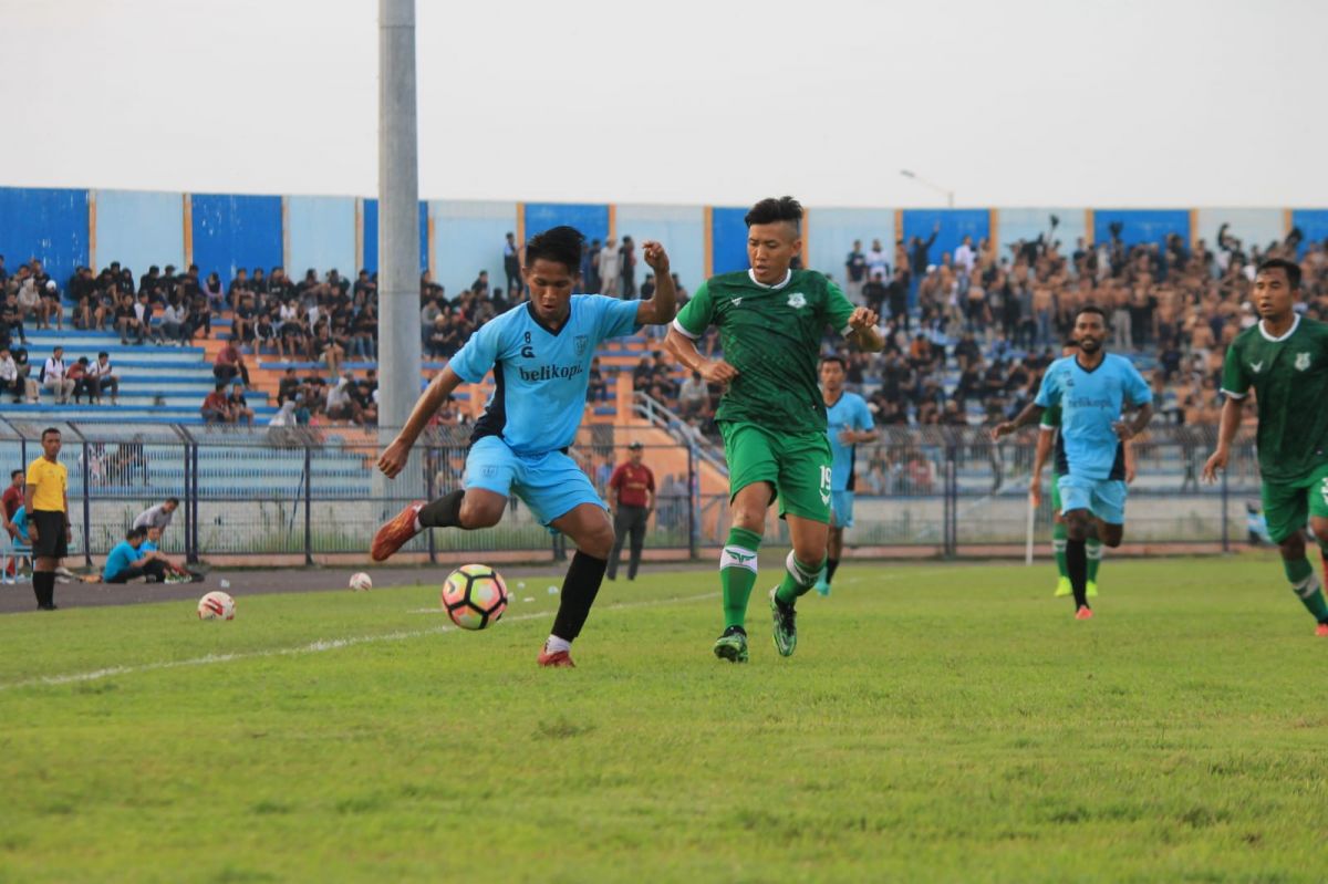 Susana pertandingan PSMS Medan kontra Persela Lamongan yang menjadi keputusan tim pelatih mendepak dia pemain seleksi. (Foto: Ainun for jatimnow.com)