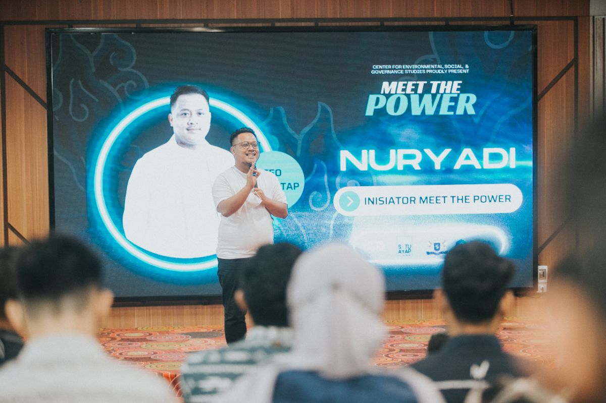 Calon ketua HIPMI Surabaya, Nuryadi memaparkan strategi usaha di hadapan mahasiswa (Foto: Humas Unair/jatimnow.com)