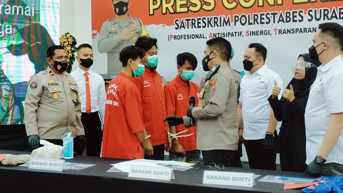 Tiga oknum anggota perguruan silat PSHT diamankan di Mapolrestabes Surabaya (Foto-foto: Fahrizal Tito/jatimnow.com)