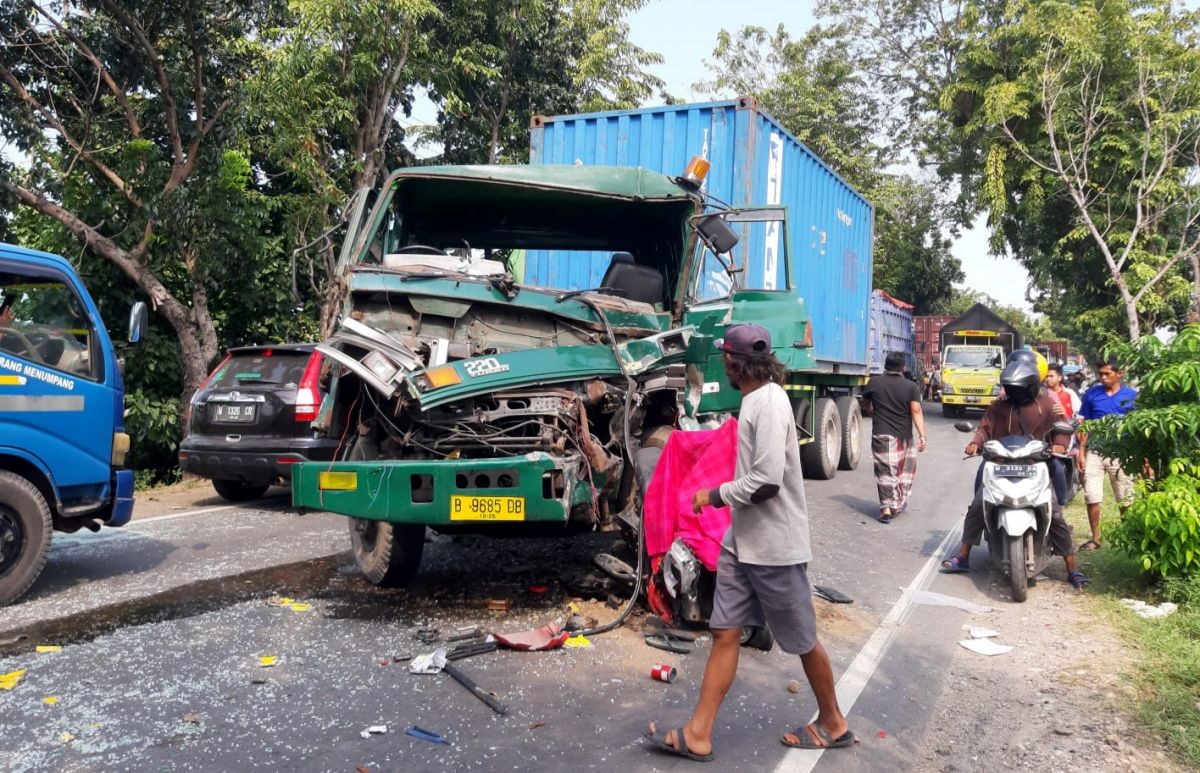 Kecelakaan di Gresik akibatkan dua remaja tewas (Foto: Dokumentasi warga for jatimnow.com)