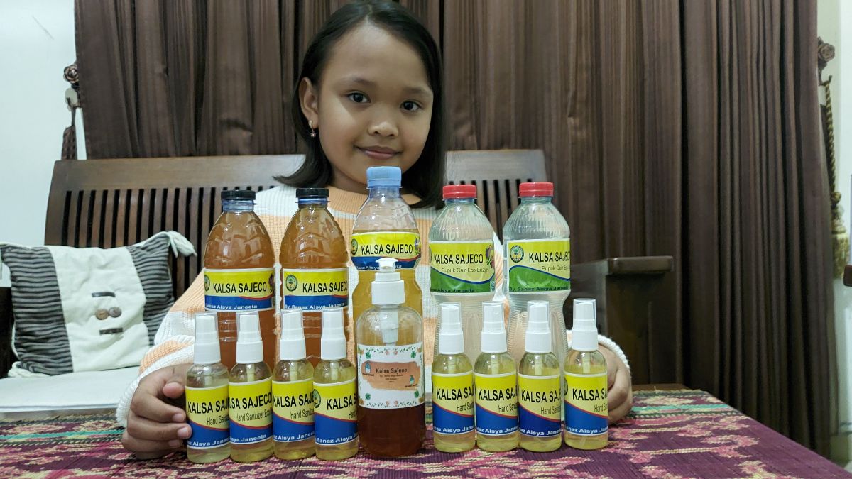 Keren! Siswi SD di Surabaya Menyulap Sampah Rumah Tangga jadi Eco Enzyme