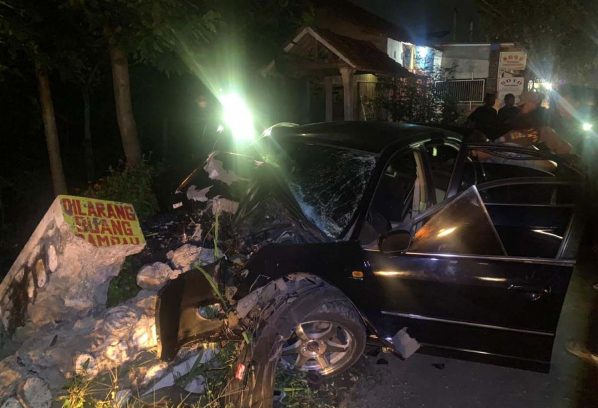 Kecelakaan mobil sedan di Madiun sebabkan tiga orang tewas (Foto: Unit Gakkum Satlantas Polres Madiun)