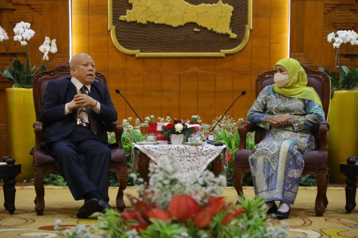 Gubernur Khofifah saat menerima kunjungan Dubes Indonesia untuk Rumania dan Republik Moldova di Grahadi. (Foto: Humas Pemprov Jatim/jatimnow.com