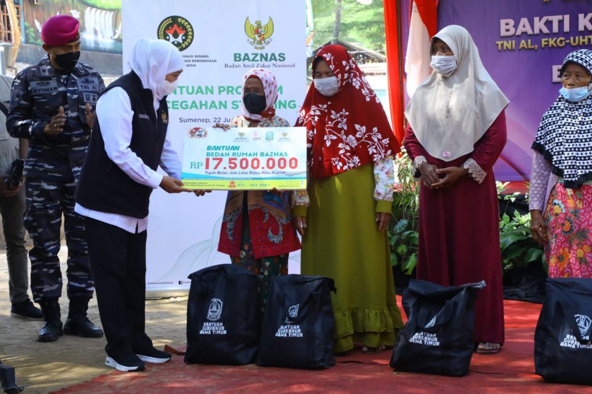 Gubernur Khofifah dalam gelaran baksos kolaboratif di Sumenep. (Foto-foto: Humas Pemprov Jatim/jatimnow.com)