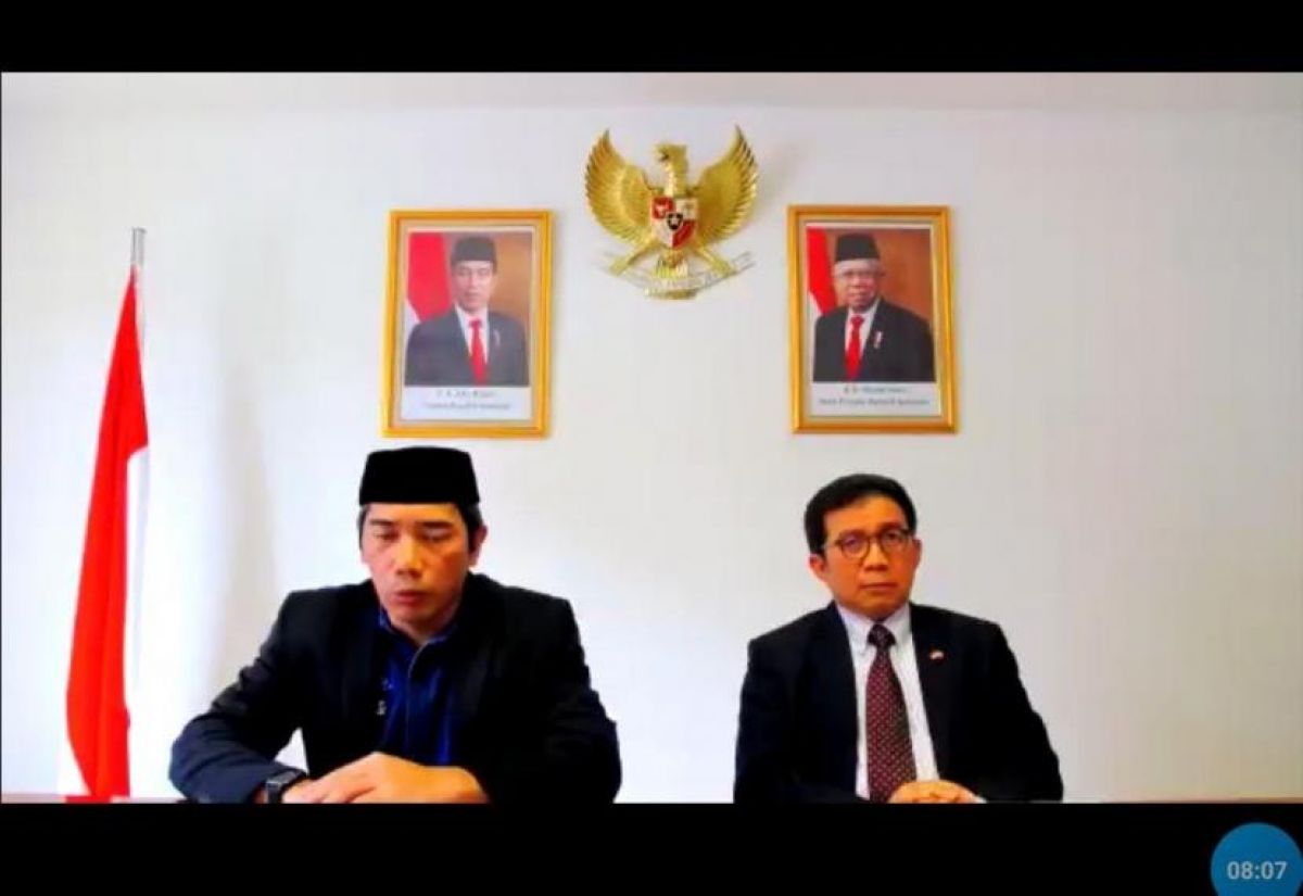 Konferensi pers Kedutaan Besar RI untuk Swiss terkait penemuan jasad almarhum Emmeril Kahn Mumtadz, Kamis (9/6/2022). (Foto: Alkhaledi kurnialam via Republika)