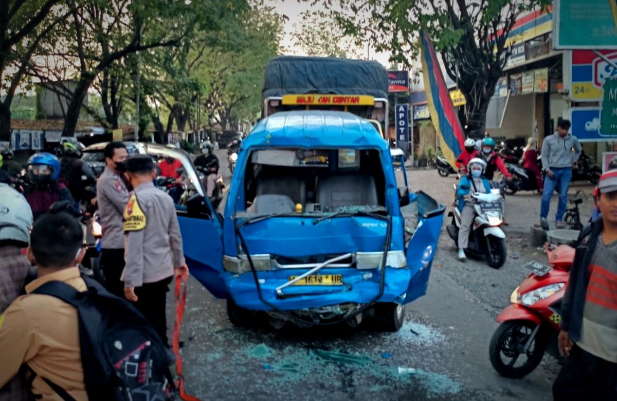 Kondisi MPU usai mengalami kecelakaan beruntun.(Foto: Unit Laka Satlantas Polres Gresik)