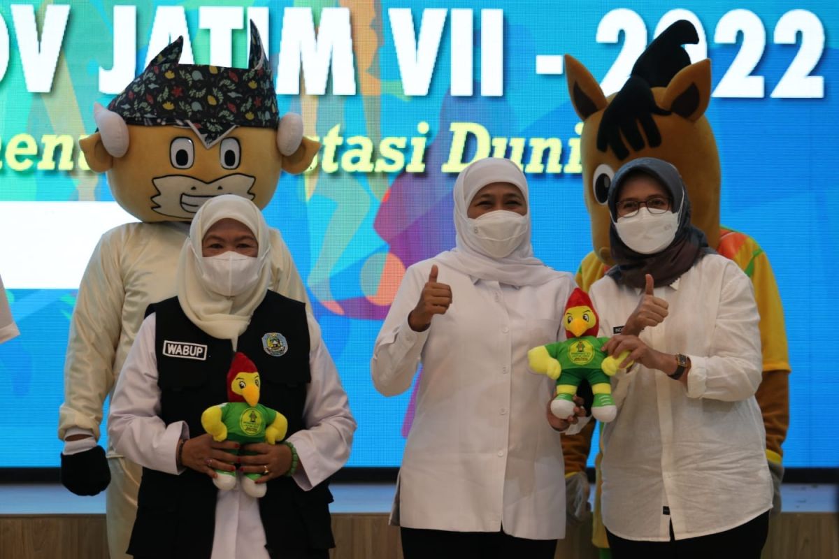 Gubernur Khofifah saat melaunching maskot Porprov Jatim ke-7 (Foto: Dwi Kuntarto Aji/jatimnow.com)