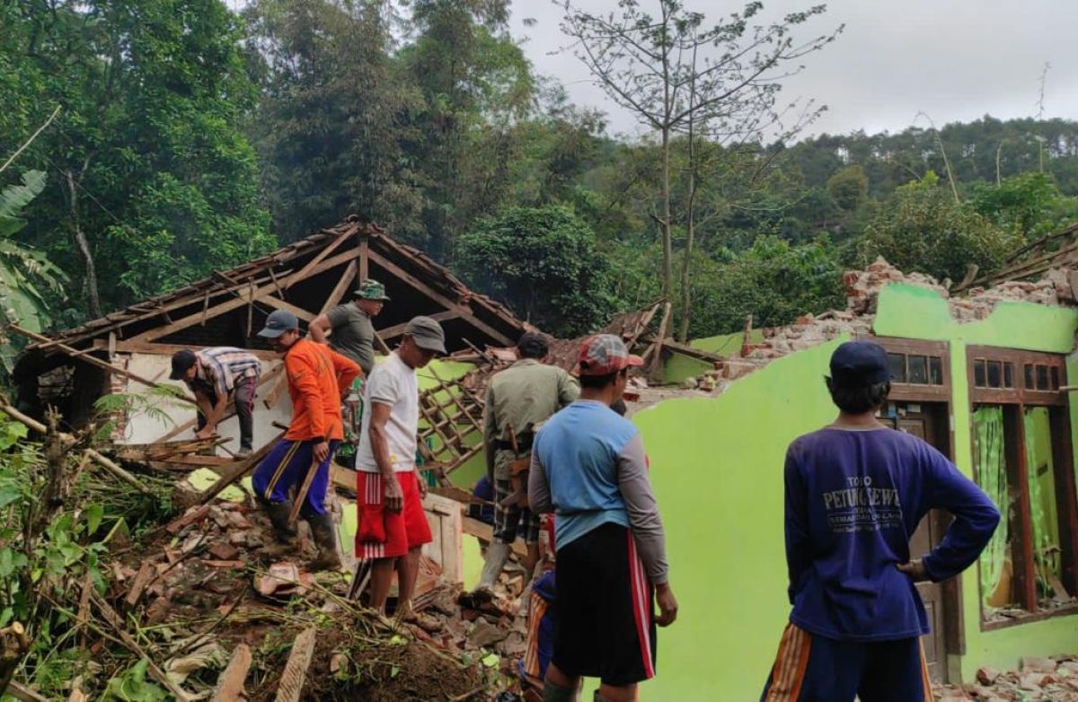 Mas Dhito Minta Warga Tingkatkan Kewaspadaan di Kawasan Rawan Longsor