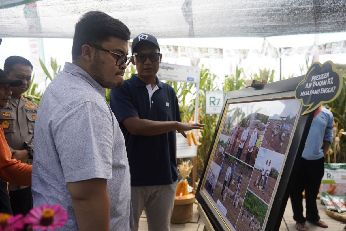Mas Dhito saat bertemu petani di BPP Kecamatan Papar. (Foto: Humas Pemkab Kediri/jatimnow.com)