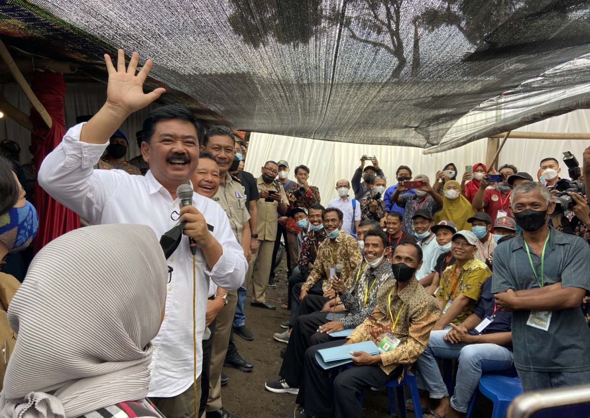 Menteri ATR/BPN Hadi Tjahjanto saat bertemu warga Dusun Mangli, Kediri (Foto : Yanuar Dedy/jatimnow.com)