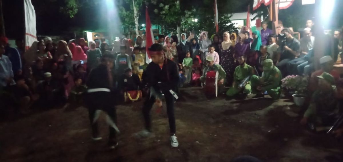Musik patrol dan pencak silat di Kelurahan Curahdami Bondowoso.(Foto: Humas Polsek Curahdami)