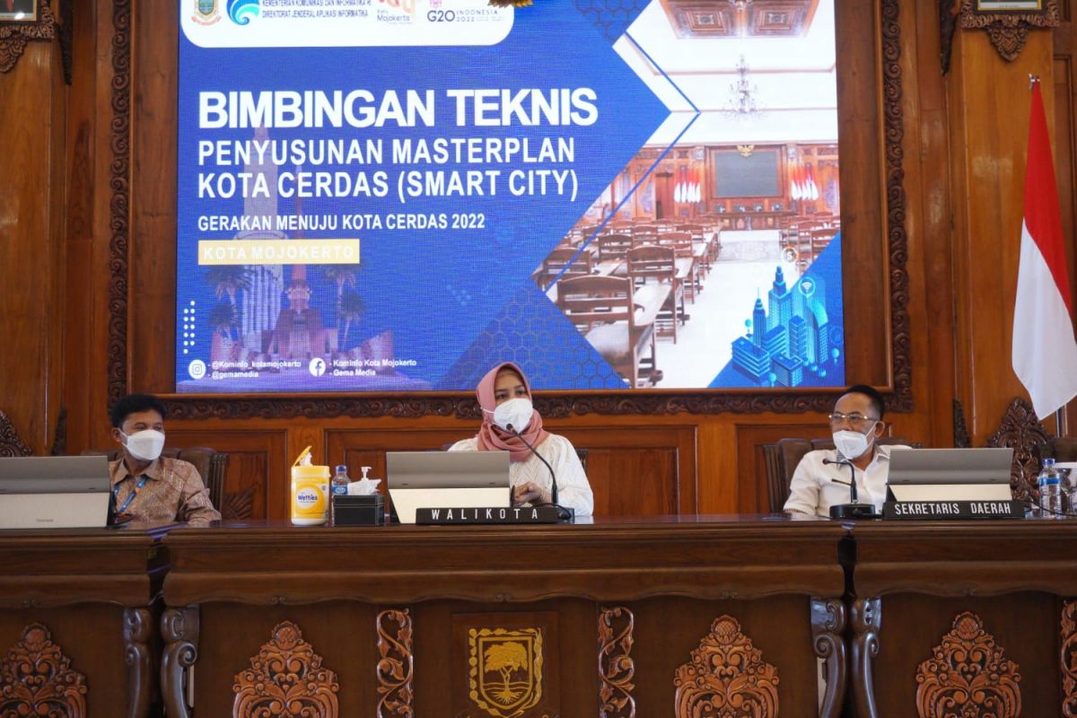 Wali Kota Mojokerto Ika Puspitasari saat Bimtek.(Foto: Achmad Supriyadi/jatimnow.com)