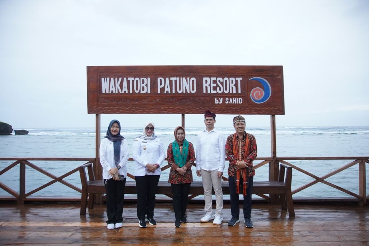 Wali Kota Mojokerto Ika Puspitasari saat studi tiru pengelolaan pariwisata di Kabupaten Wakatobi.(Foto: Diskominfo Kota Mojokerto for jatimnow.com)