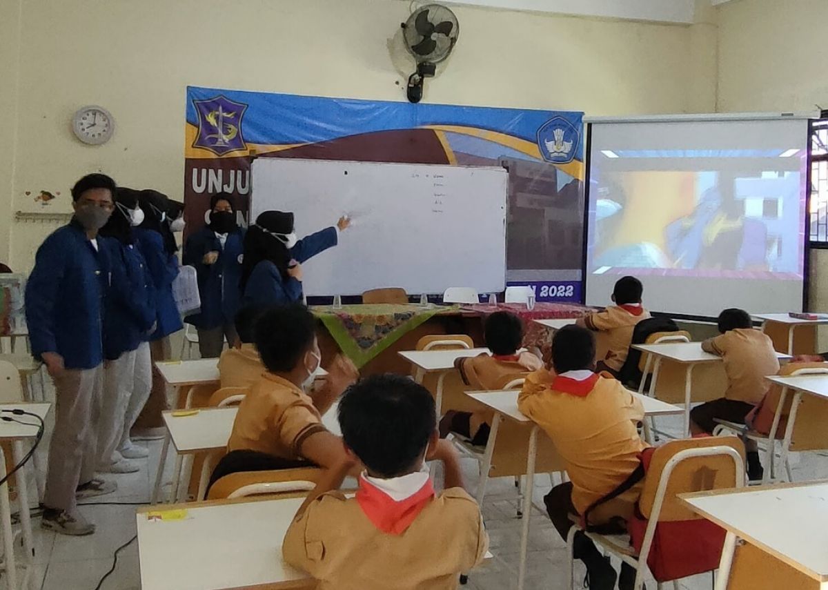 Nobar video animasi Thanos sakit gigi.(Foto: Dok. Unair)